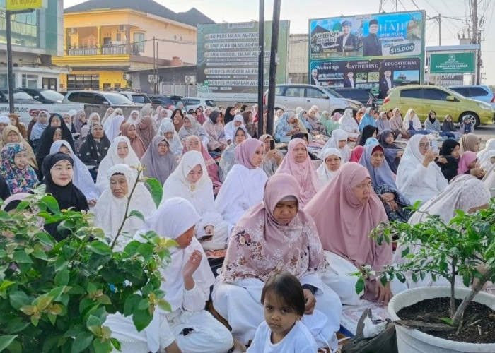 Ratusan Jemaah Masjid Al-Mustanir Rayakan Idulfitri Lebih Awal dengan Khusyuk