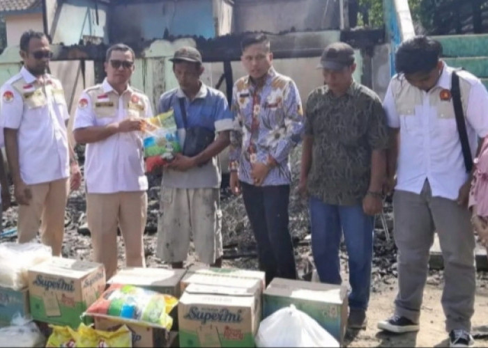 Bantuan Korban Kebakaran Desa Terlangu Banyuasin Berdatangan, Ketua Satria Banyuasin Berikan Dukungan