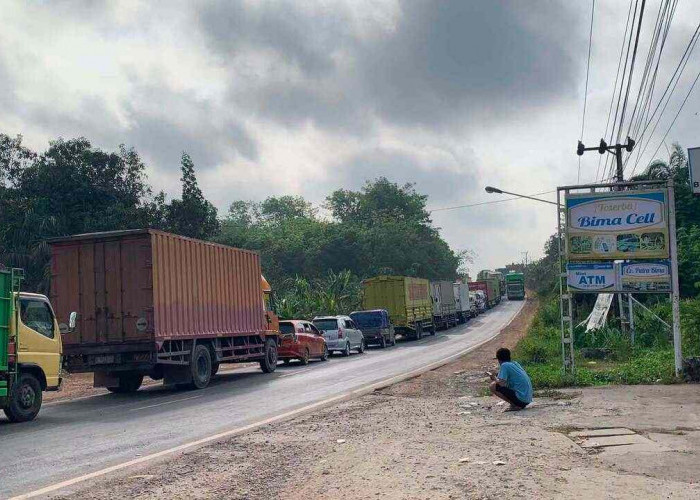 Perjalanan ke Palembang Jadi Berjam-jam, Pengendara Keluhkan Macet Panjang di Jalintim Banyuasin
