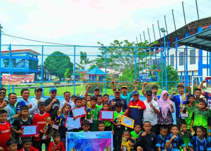 Tim SDN 1 Banyuasin I Juara Turnamen Futsal antar SD/MI Sekecamatan Banyuasin I