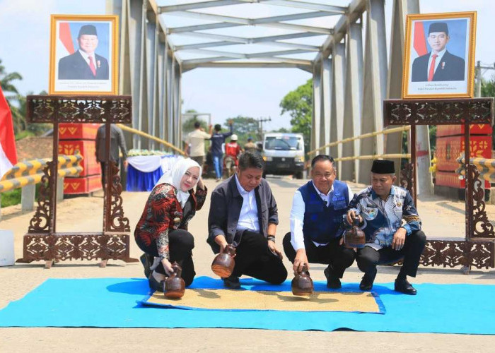 Herman Deru & Cik Ujang Resmikan 17 Jembatan di Sumsel, Percepat Konektivitas & Dongkrak Ekonomi Warga
