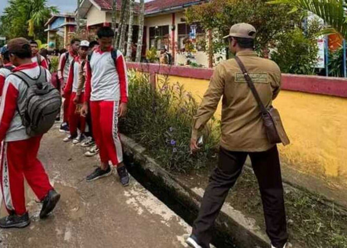 Wujudkan 10 K, SMPN 1 Makarti Jaya Gotong Royong