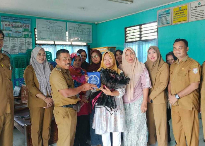 31 Tahun Mengabdi Penuh Dedikasi, Bidan Desa Purwosari Dilepas Haru dalam Acara Pisah Sambut