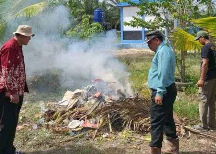Sambut Ramadan Pegawai Kecamatan Selat Penuguan Gotong Royong