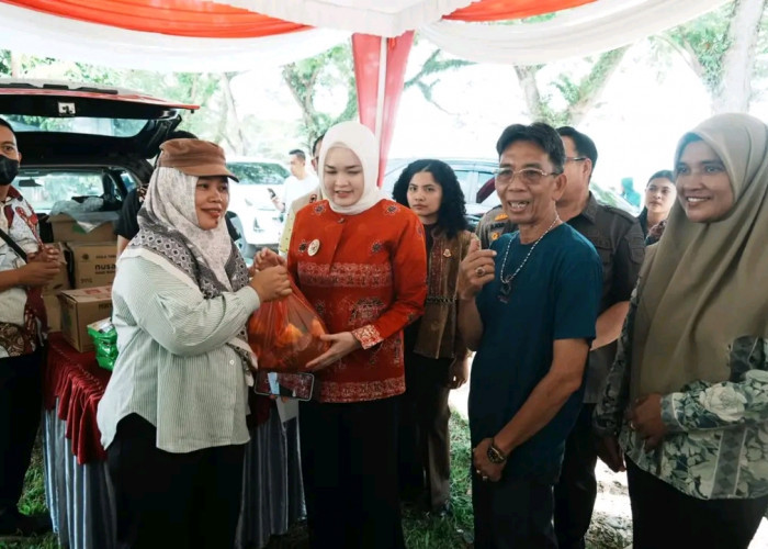 Operasi Pasar Murah di Mariana Diserbu Warga, Wabup Netta Pastikan Harga Stabil Jelang Lebaran 1447 H