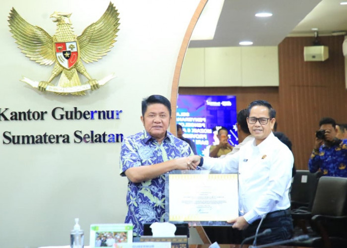 Gubernur Sumsel Terima Sertifikat HPL Mozaik 5 dan 6