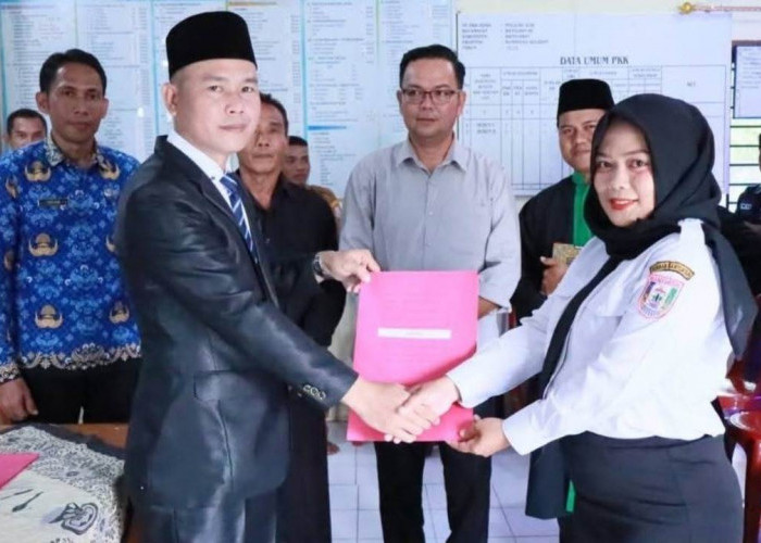 Pelantikan Perangkat Desa Pelajau Ilir, Camat Banyuasin III Tekankan Profesionalisme dan Pelayanan Prima