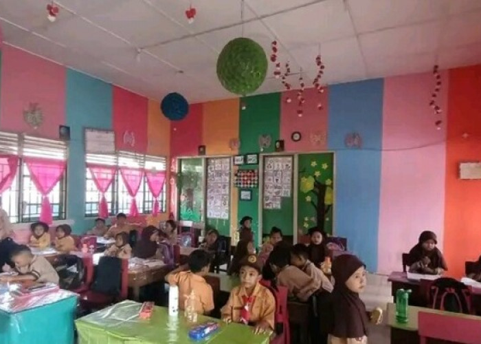 Memperingati HUT RI ke 78, SDN 6 Talang Kelapa Gelar Lomba Kelas Bersolek