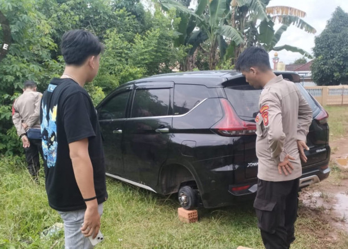 Terekam CCTV, Maling Pakai Pajero Gasak 4 Ban Xpander