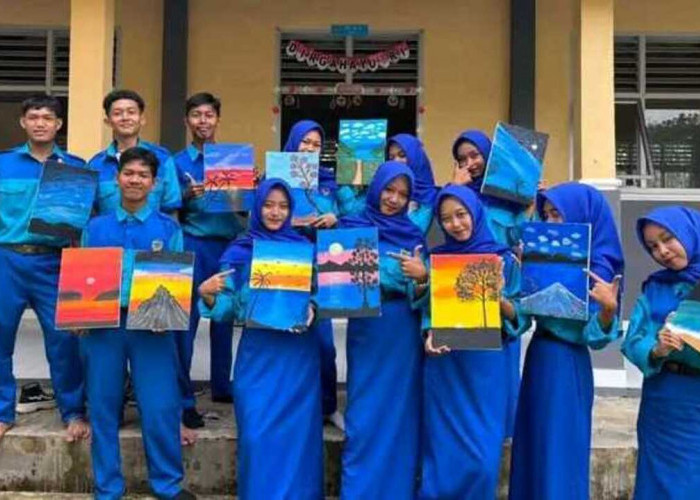 Jurusan DKV SMK Setianegata Praktek Seni Melukis di Atas Kanvas