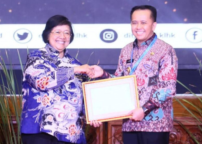 Pj Gubernur Sumsel Terima Penghargaan Proklim 2023 dari Menteri LHK RI