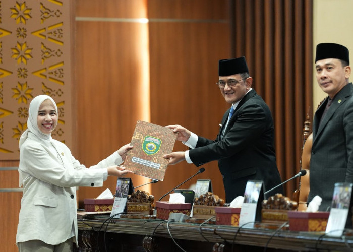 Sekda Sumsel Simak Pandangan Umum 8 Fraksi Terkait Raperda Sumsel Energi Gemilang