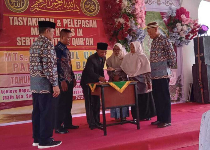 Ratusan Murid MTs MU Pangkalan Balai Dilepas melalui Tasyakuran