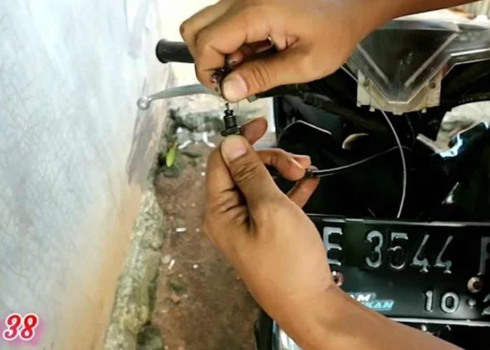 Nggak Perlu Bengkel! Begini Cara Mudah Ganti Kabel Gas Beat Karburator