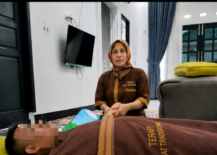 Bude Siti, Terapis Tradisional Panggilan yang Kini Jadi Andalan Warga Pangkalan Balai 