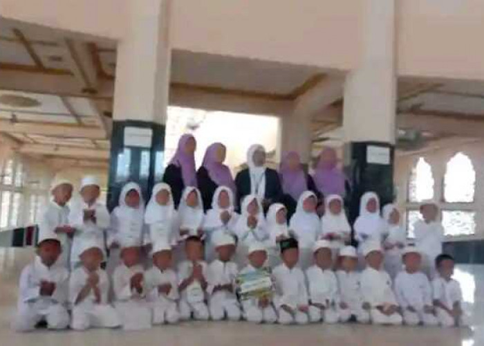 Puluhan Peserta Didik PAUD Makarti Jaya Ikuti Simulasi Mamasik Haji