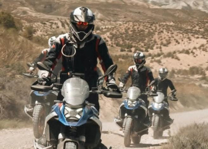 Motor Petualang Premium Bermesin 1.300 cc Siap Taklukkan Segala Medan