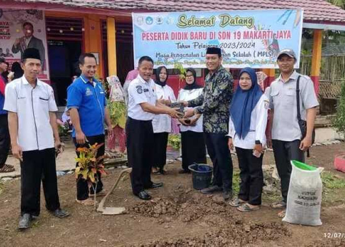 Aksi Peduli Lingkungan, SD Negeri 19 Makarti Jaya Tanam Pohon Penghijauan