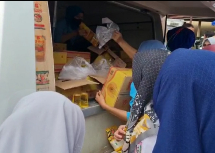 Bazar Pasar Murah: Hanya 3 Jam 1 Ton Beras Ludes Diserbu Pembeli