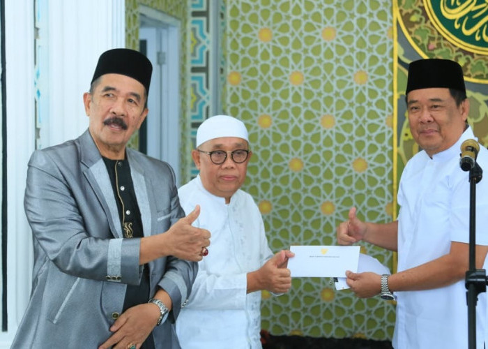 Ramadan Penuh Berkah, Wagub Cik Ujang Bantu Material Pembangunan Masjid Ummul Tumina