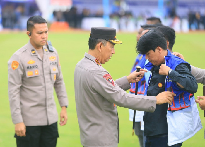 Kapolri Pimpin Apel Kamtibmas Ojol dan Buruh di Sumsel