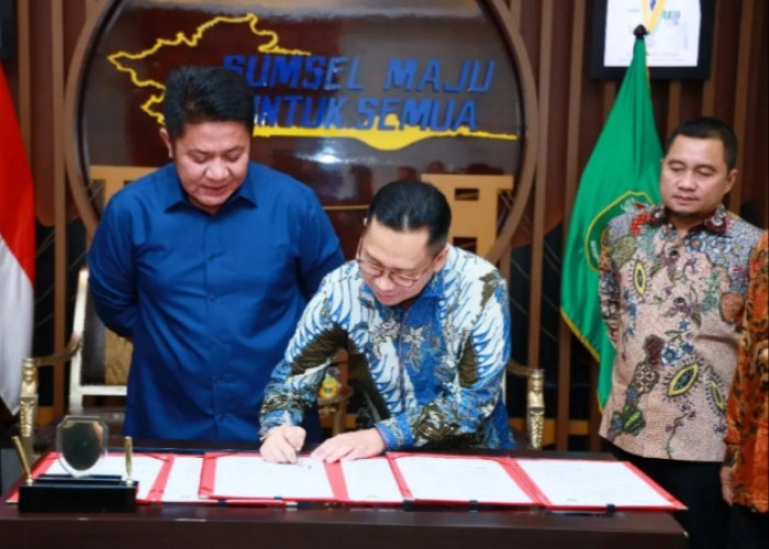 Gubernur Herman Deru-Rektor UBL Tekan MoU