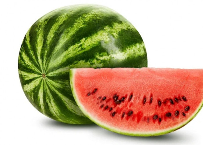 Cuaca Panas dan Mudah Haus? Coba Konsumsi Semangka, Ini Manfaatnya