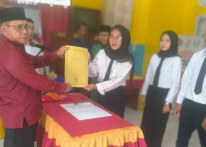 Kades Air Senggeris Ardiansyah Lantik 3 Perangkat Desa. 