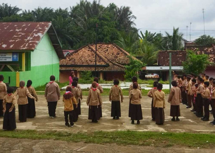 MI Miftahul Ulum Pangkalan Balai Giatkan Pramuka Setiap Jumat, Bentuk Karakter Disiplin & Mandiri Sejak Dini