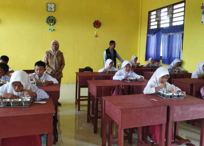 Nurdiana, S.Pd.SD Sampaikan Terima Kasih kepada Presiden atas Program MBG