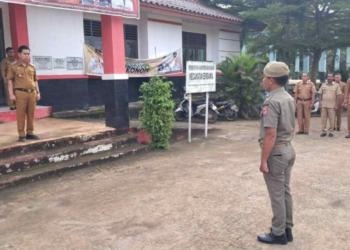 Apel Pagi Kecamatan Sembawa, Camat Erman Taufik Tegaskan Disiplin dan Semangat Pelayanan