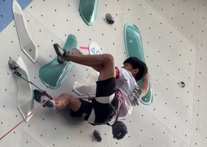 Putra Tri Ramadani Raih Emas Bersejarah di World Climbing Series Praha 2026