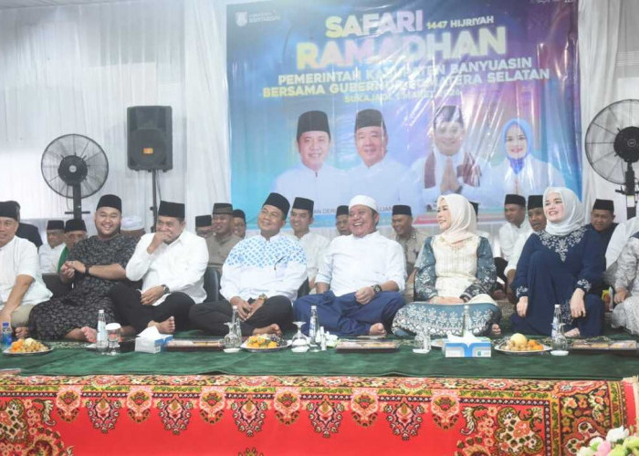 Safari Ramadhan di Banyuasin, Herman Deru Serahkan Santunan