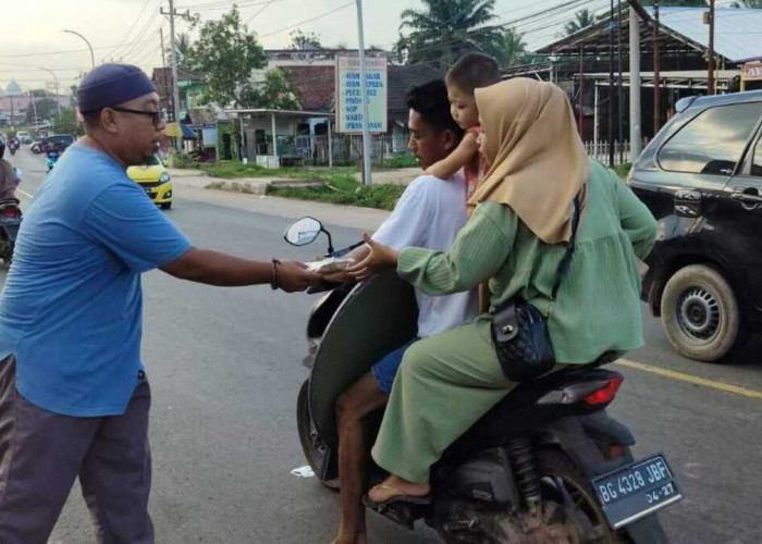 Gerakan Infaq Banyuasin Berbagi Takjil, Hadi Wijaya dan Relawan Tebar Kebaikan di Pangkalan Balai