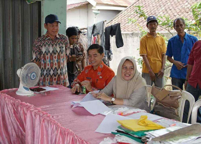Warga Kenten Laut Terima Bantuan Plasma, Camat Talang Kelapa Apresiasi Sinergi Perusahaan dan Desa