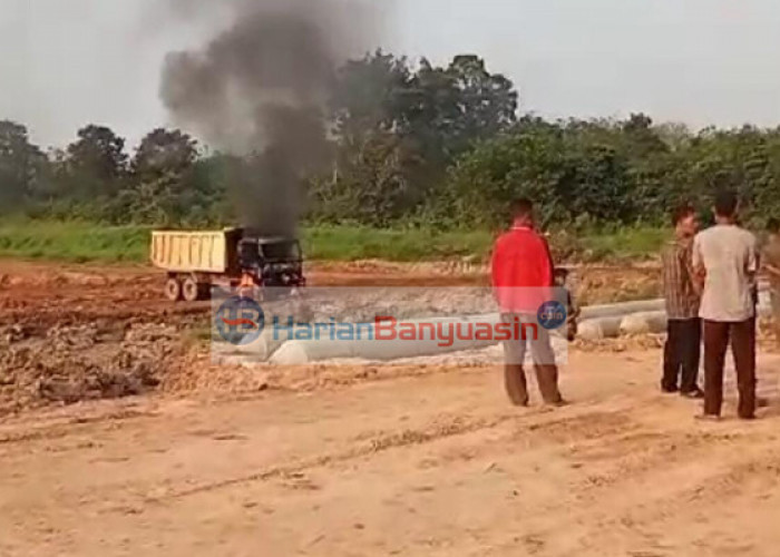 Bentrok Penghentian Tambang Batubara di Desa Paldas Banyuasin, Dua Unit Mobil Dibakar