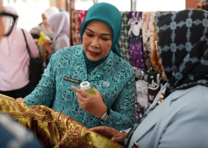 Feby Herman Deru Dukung Produk Lokal Saat Kunjungi Gerai TP PKK Muara Enim