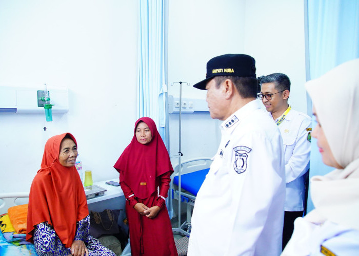 Pastikan Kesiapan Medis, Bupati Sempatkan Cek Tensi dan Gula Darah di Sela Kunjungan Kerja