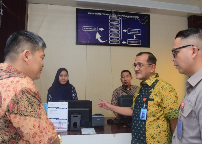 WFH, Sekda Sumsel Tinjau Pelayanan Samsat UPTB I Palembang