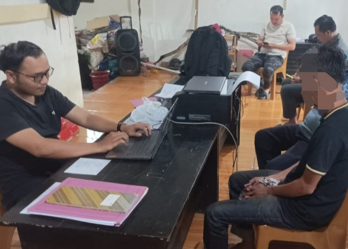 Diduga Peras Kades, Oknum Wartawan Kena OTT Polisi di Muara Enim