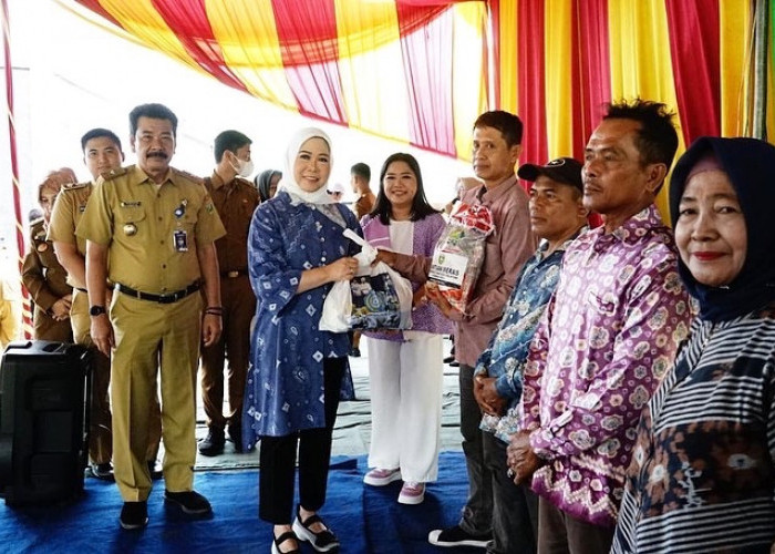 700 KK Nelayan di Palembang Terima Bantuan Sembako