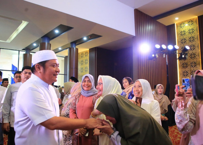 Safari Ramadan di Ogan Ilir, Herman Deru Perkuat Silaturahmi dan Serahkan Bantuan