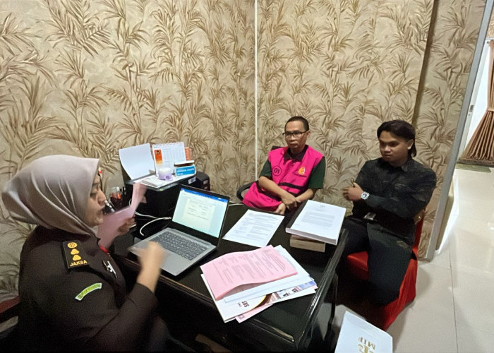 Dua Tersangka Dugaan Korupsi APAR Resmi Diserahkan ke JPU