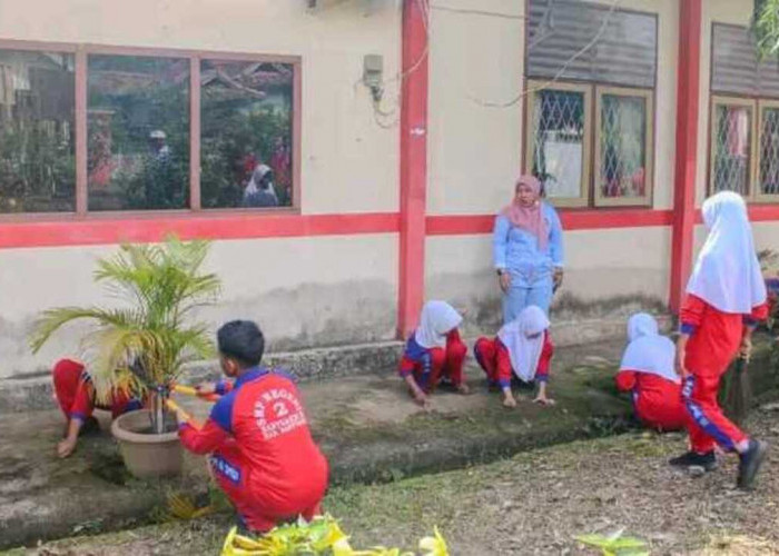 Wujudkan Lingkungan Sekolah Bersih dan Sehat, SMPN 2 BA III Gelar Gotong Royong