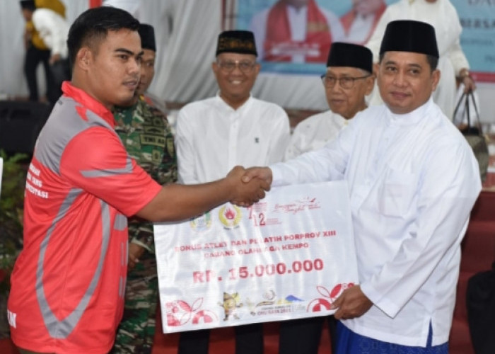 Hore, Pemkab Banyuasin Serahkan Bonus Porprov OKU Raya