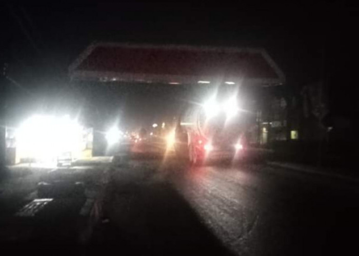Lampu Penerangan Jalan di Km 12 Jalintim Padam