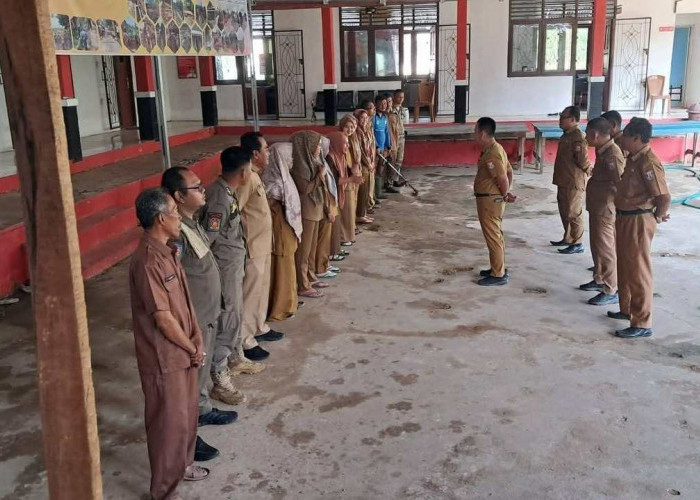 Camat Sembawa Pimpin Apel Gerakan Indonesia ASRI, Wujudkan Lingkungan Kerja Bersih dan Nyaman