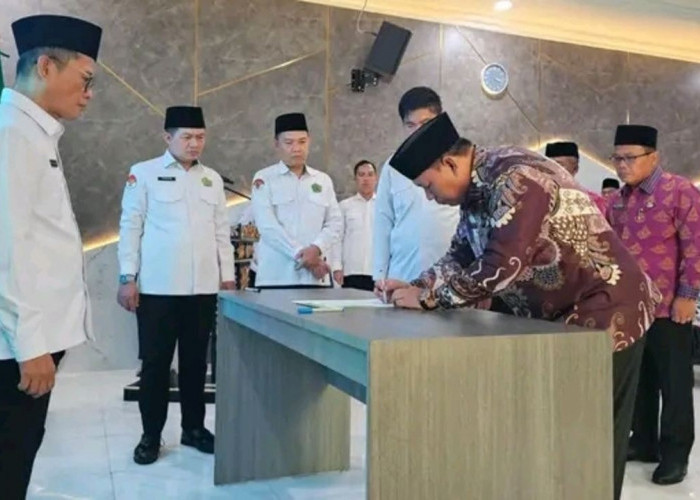 Kakanwil Kemenag Sumsel Lantik Empat Pejabat Administrator, Tekankan Penyegaran dan Akselerasi Kinerja