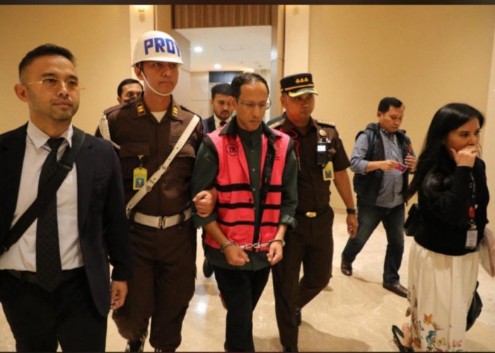 Nadiem Makarim Kenakan Rompi Tahanan Usai Jadi Tersangka Kasus Korupsi Laptop Chromebook