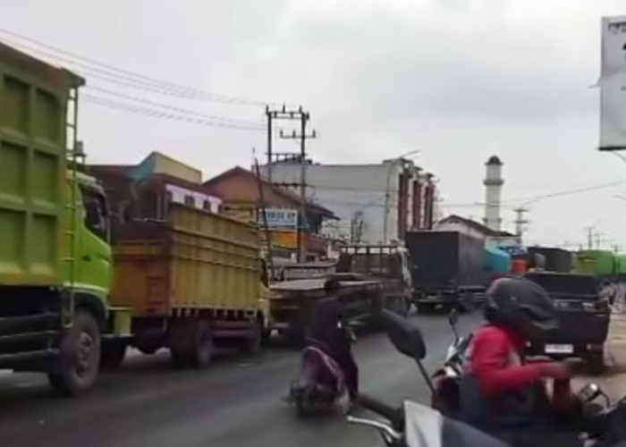 CIPTAKAN REKOR! Palembang-Jambi Tembus 13 Jam Akibat Kemacetan Jalintim Banyuasin